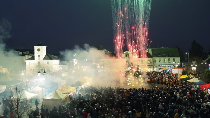 Uroczyste zapalenie światełek na choince, kiermasz świąteczny i spotkanie ze Świętym Mikołajem w Piasecznie 2024