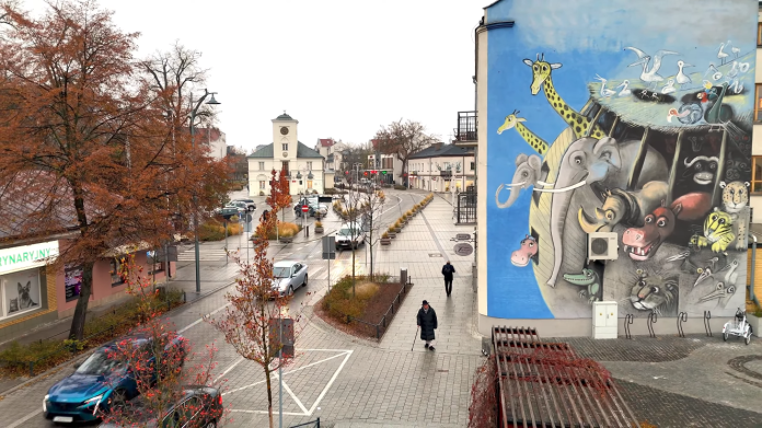 Wywiad z Józefem Wilkoniem Józef Wilkoń spacerujący po Piasecznie