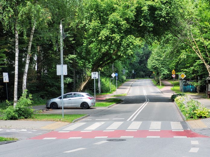 aleja Kalin w Piasecznie, skrzyżowanie z aleją Kasztanów, Cisową i Jaworową