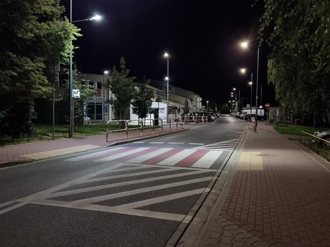 doświetlone przejście dla pieszych