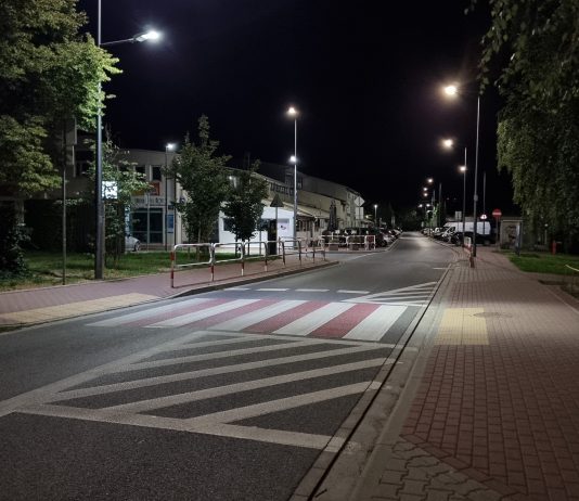 doświetlone przejście dla pieszych