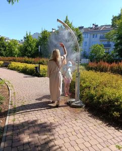 Kurtyny wodne w Piasecznie na ochłodę w upalne dni. Foto: Małgorzata Idaczek-Michalska