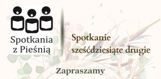 Śpiewanie z okazji Święta Wojska Polskiego i 105 rocznicy Bitwy Warszawskiej w Zalesiu Górnym