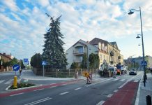 Prace naprawcze wodociągu na rogu ulic Czajewicza z Sienkiewicza w Piasecznie
