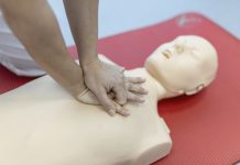 Pierwsza pomoc przedmedyczna - reanimacja uciśnięcia w ramach pierwszej pomocy