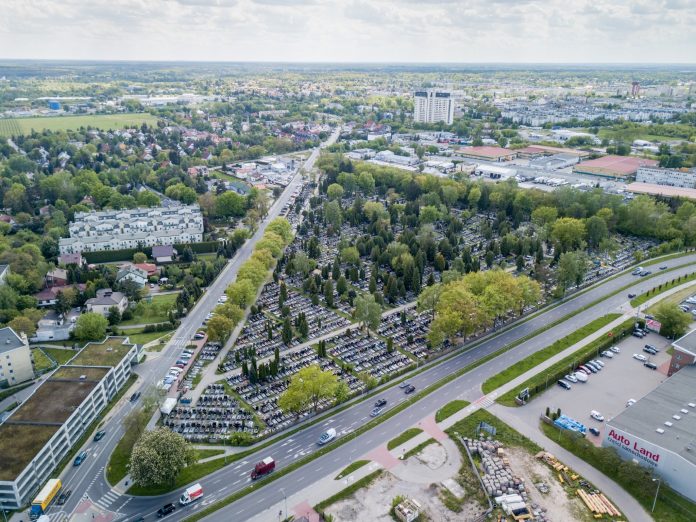 CmentarzKomunalnyPiaseczno cmentarz z drona