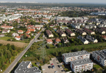 Rozmowa o przyszłości terenów przemysłowych w Józefosławiu widok zabudowy z drona