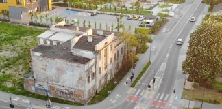 zniszczony budynek z drona