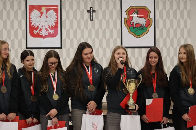 Szczypiorniski uhonorowane na sesji