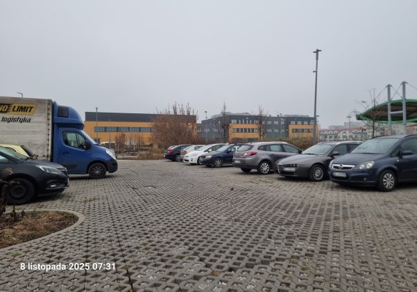 parking przy CEM
