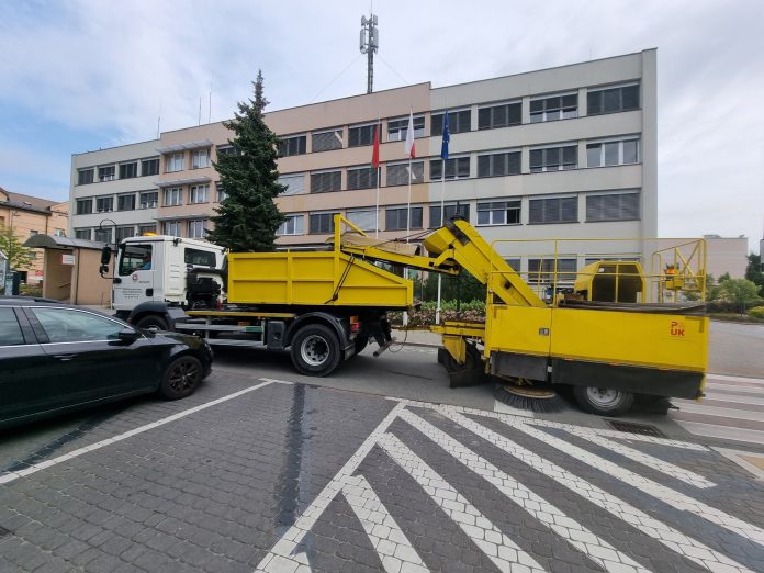 sprzatanie ulic samochód sprzątający ulice