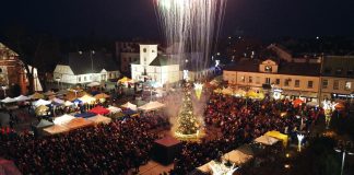 Kiermasz świąteczny i odpalenie choinki w Piasecznie 2025