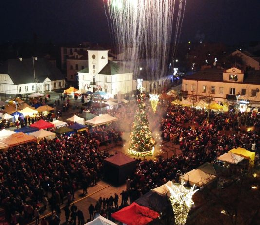 Kiermasz świąteczny i odpalenie choinki w Piasecznie 2025