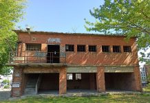 Dofinansowanie na modernizację jednego z budynków wąskotorówki budynek ceglany