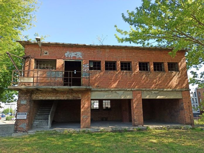 olejarnia wąskotorówka budynek ceglany