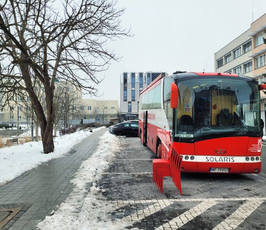 Mobilny Punkt Poboru Krwi - krwiobus przed Urzędem Miasta i Gminy Piaseczno ul. Kościuszki 49, foto Marcin Borkowski