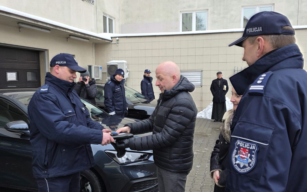 Nowe radiowozy dla Policji. Wsparcie Gminy Piaseczno