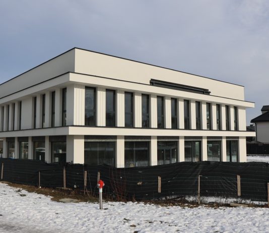 budynek piętrowy dla Szkoły Podstawowej w Józefosławiu