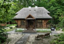 Trwają prace nad wystawą stałą w Domu “Zośki” Dom Zośki w Zalesiu Dolnym. Willa rodziny Zawadzkich po modernizacji, foto Filip Dowjat