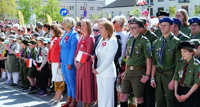 Piaseczno świętowało 3 Maja: patriotyzm, sportowe emocje i strażacka parada!