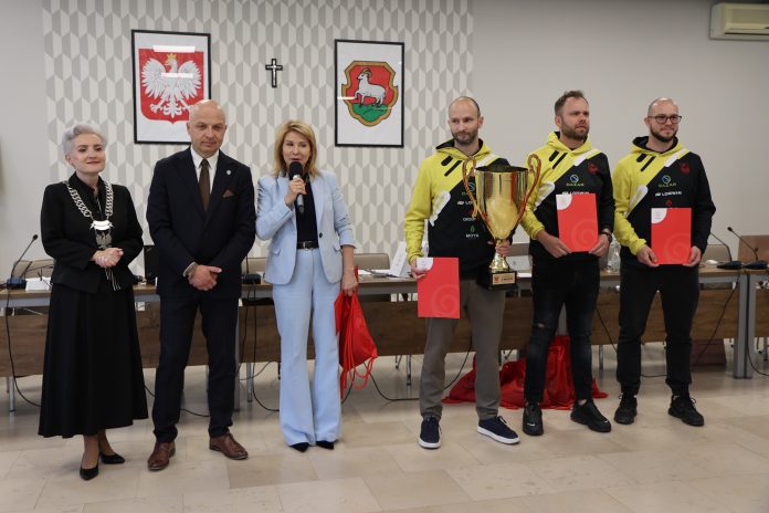 gratulacje-dla-zawodnikow-uks-return-piaseczno
