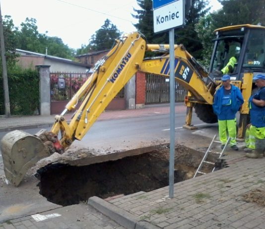 Zamknięcie ul. Żeromskiego w Piasecznie z powodu awarii wodociągu
