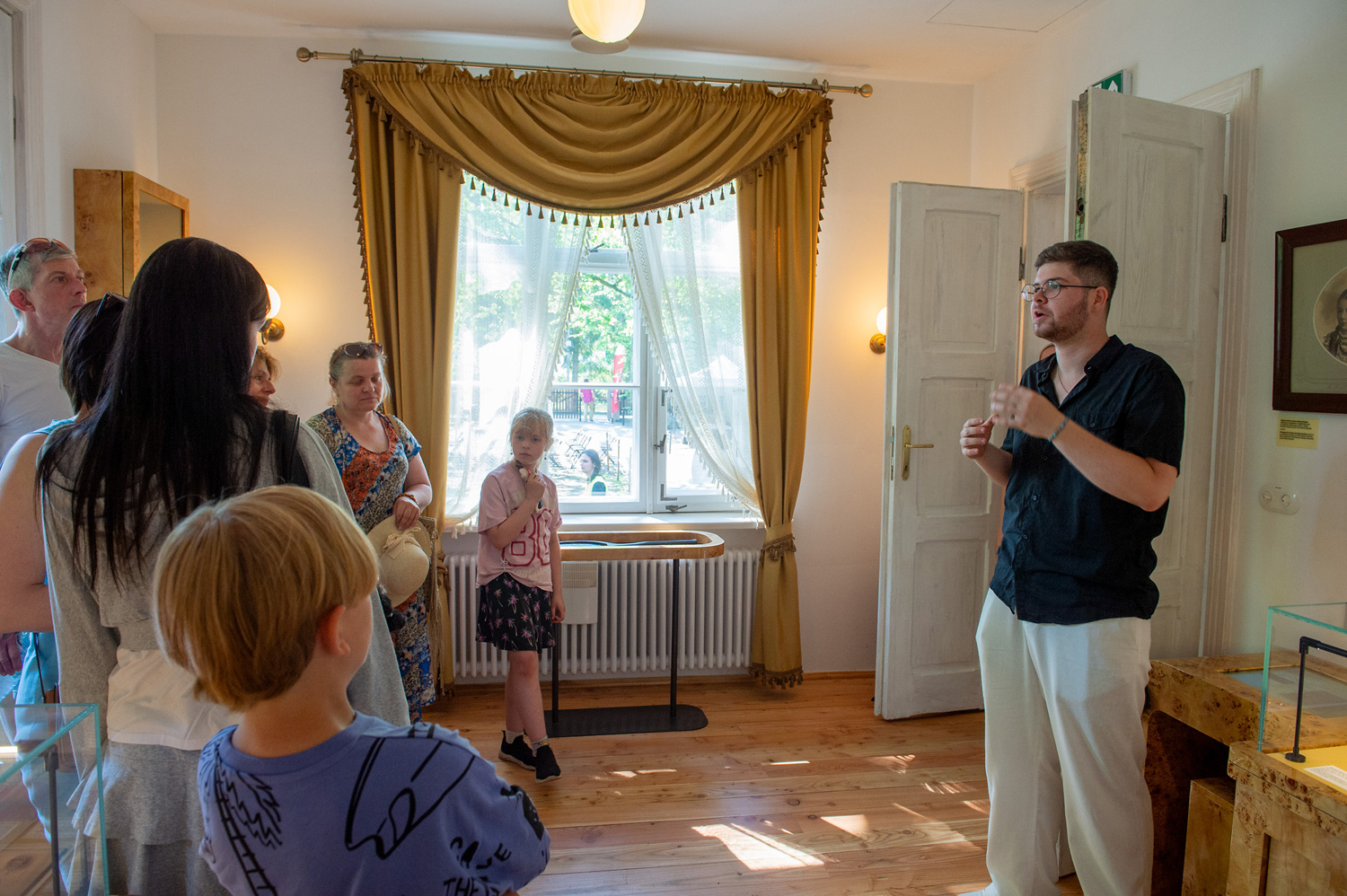 Oprowadzanie kuratorskie po wystawie w Domu Zośki