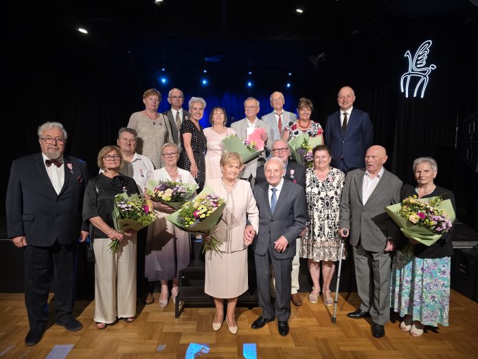 uhonorowane pary małżeńskie zdjęcie grupowe