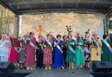 Miss Senior Piaseczna 2026 w rytmie lat 80. duża grupa kobiet na scenie