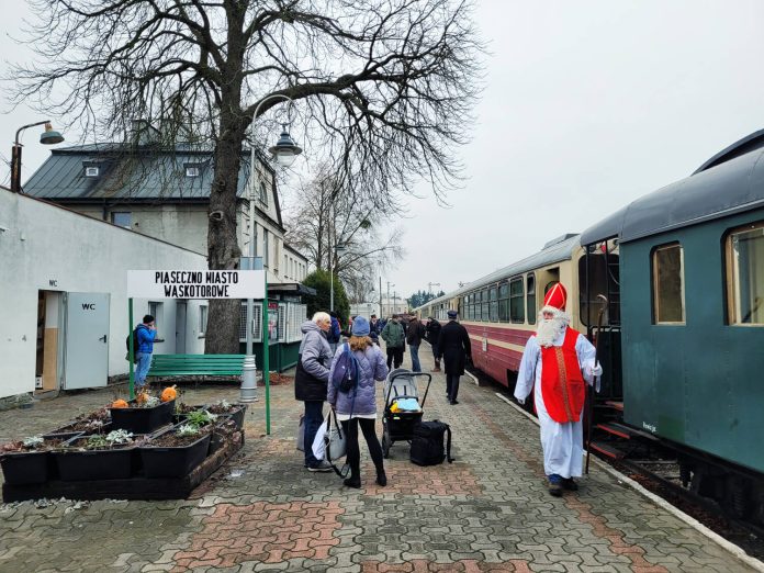 Mikołajki z Piaseczyńsko-Grójecką Koleją Wąskotorową Mikołajki z Piaseczyńsko-Grójecką Koleją Wąskotorową
